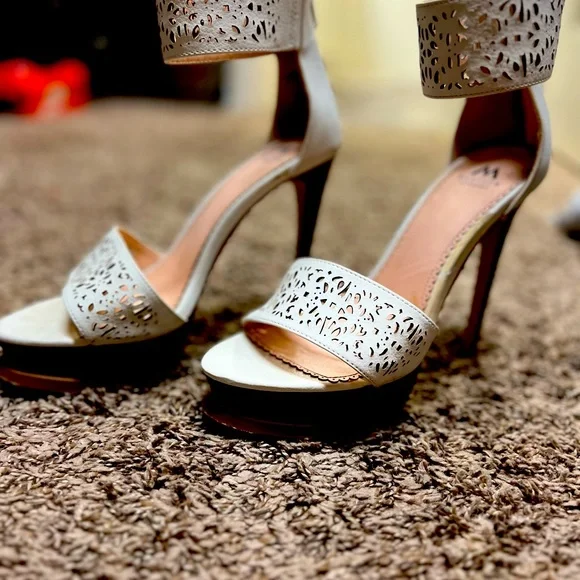 All white 7.5 Madison 6in high heels - Picture 1 of 4